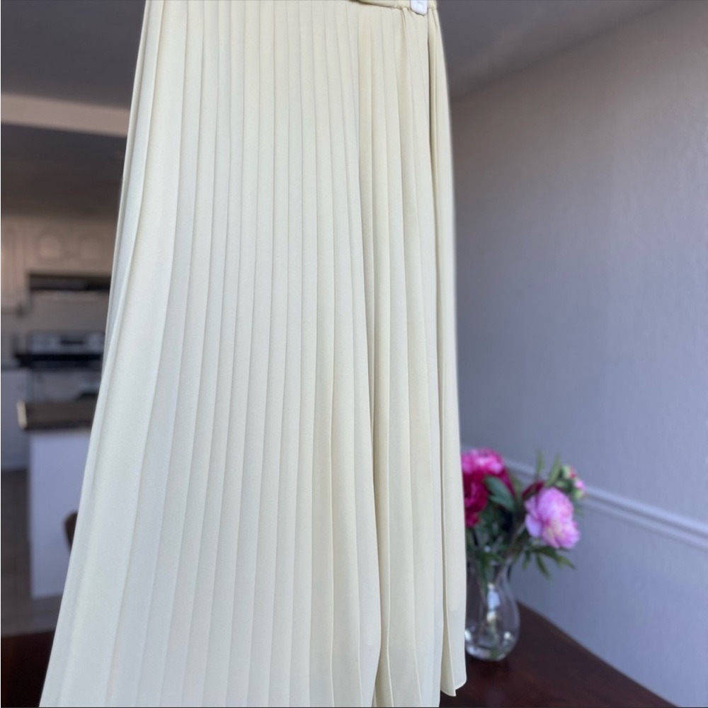 Uniqlo Cream Pleated Skirt - XS